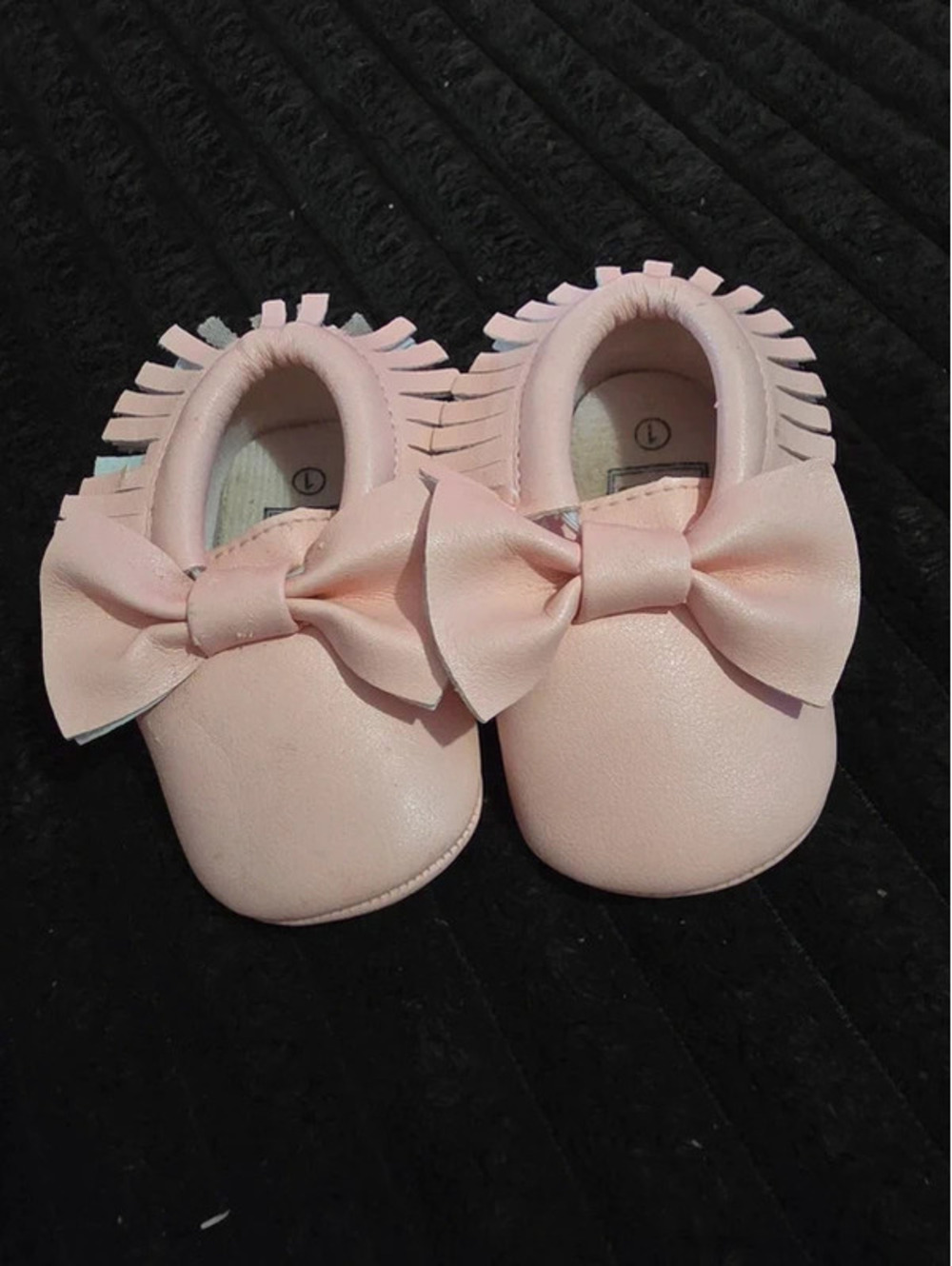 Pink baby shoes with bow